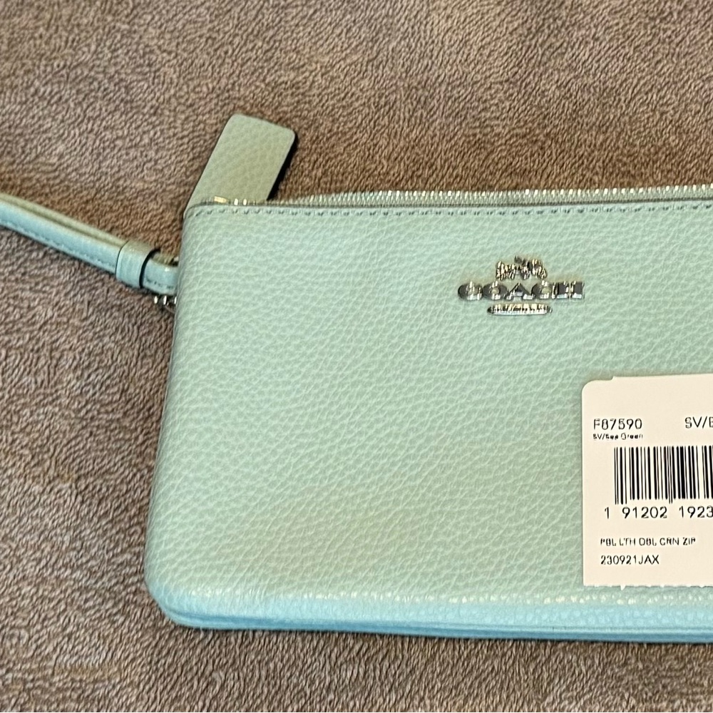 Coach Wallet
NWT
Light blue/teal